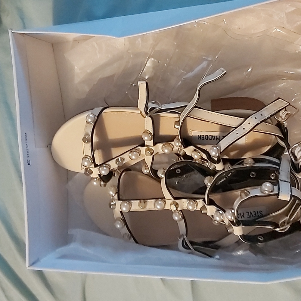 Steve Madden Pearl-Embellished Nude and Black T-Strap Sandals - Picture 9 of 11